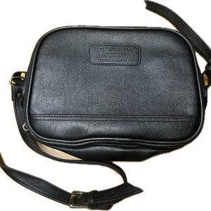 PINE MOUNTAIN Crossbody Organizer Black Weather Resistant